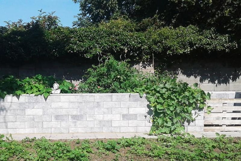 Stackton Hochbeet mit einem integrierten Kompost in Silbergrau steinglatt